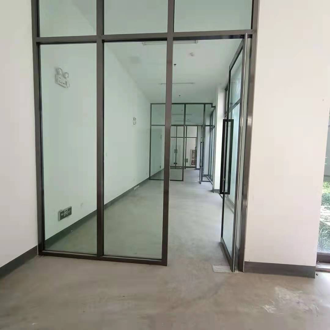 玻璃隔斷廠家講公桌隔制及擺放有什么講究嗎？